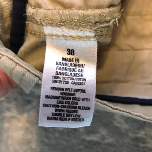 Men's Aeropostale khaki flat front with slit pockets on back 38  11 inch inseam - Picture 2 of 3